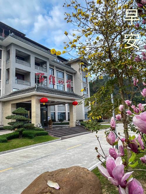 园林高屋已成景,意气少年曾放歌